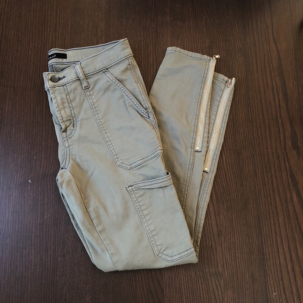 EUC size 26 J Brand cargo “jean” in limitless